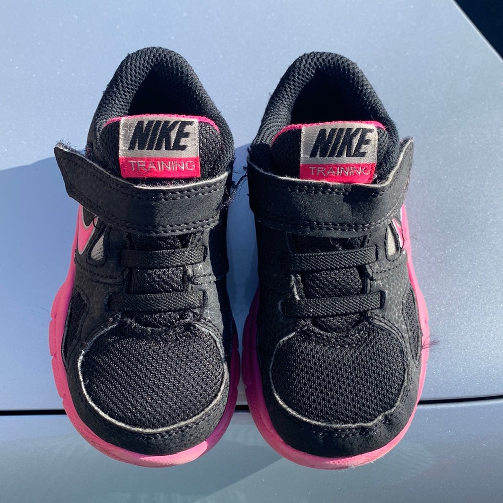 Used toddler girls nikes, good condition!
